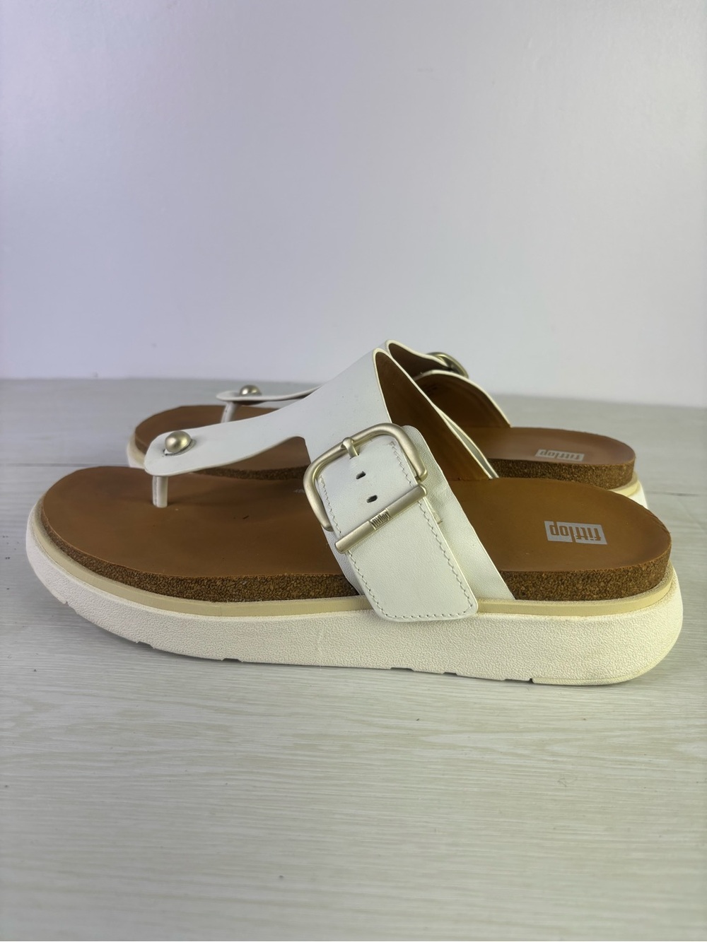 FitFlop Gen-FF Buckle Platform Flip Flops in white size US10